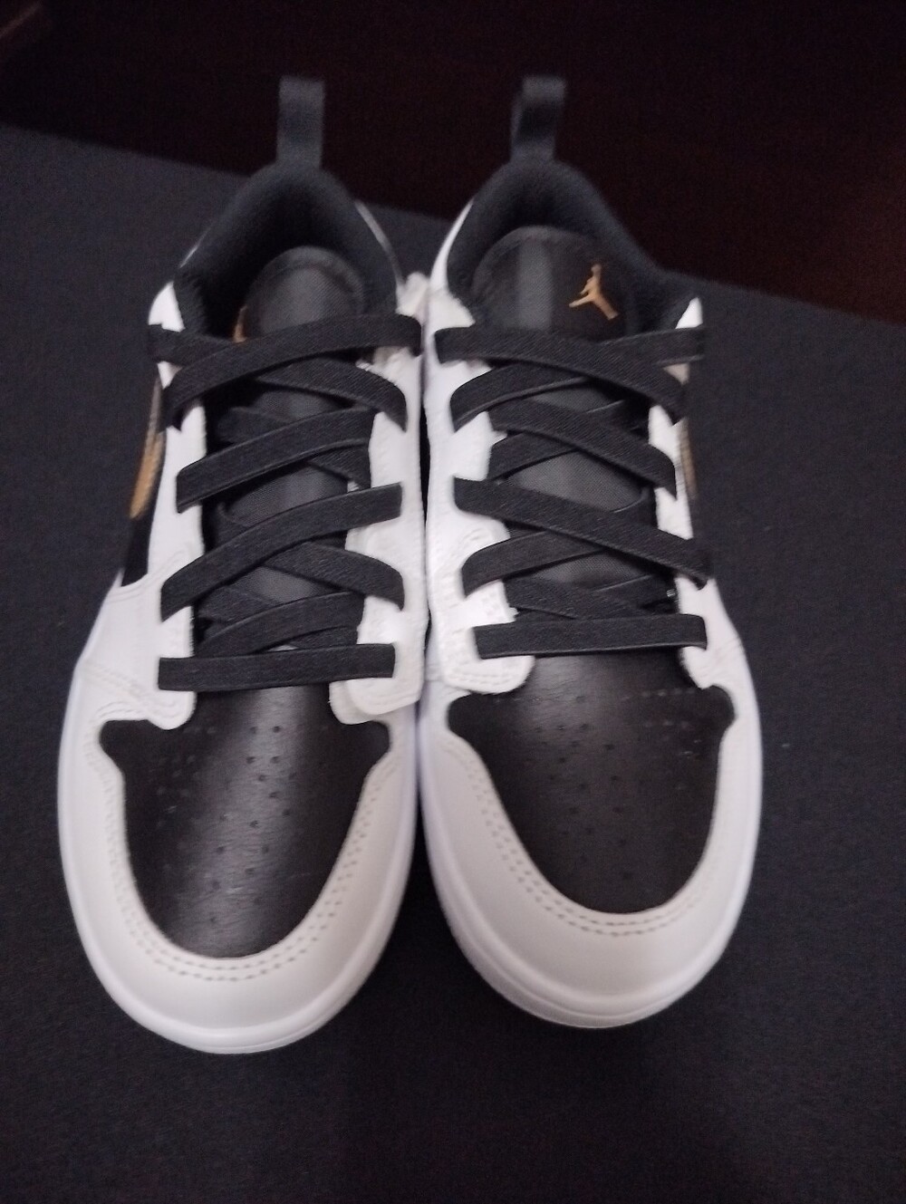 Nike Low-Top Sneakers in Black, White & Gold Kids Size 2.5Y